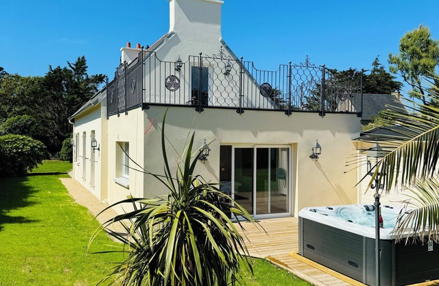 Beach House - hot tub - sauna - chimney - between two sandy beaches