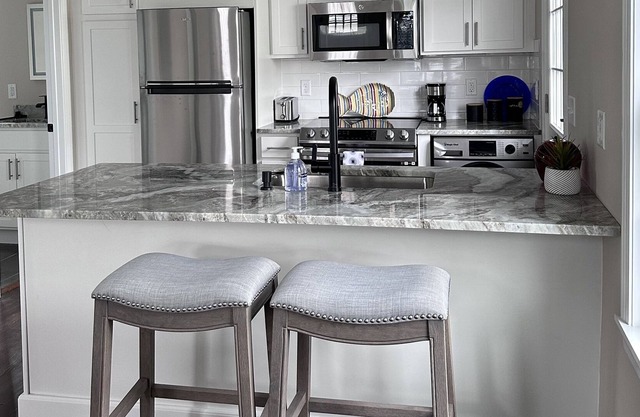Beach House, Minutes' walk to Hampton Beach, Ashworth Area, Newly Renovated.