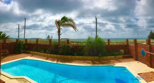 Beach House Opposite Ocean 4 Bed 2 Bathroom with pool