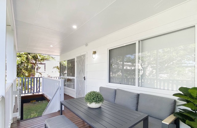 Beach House Shoal Bay Villa 1