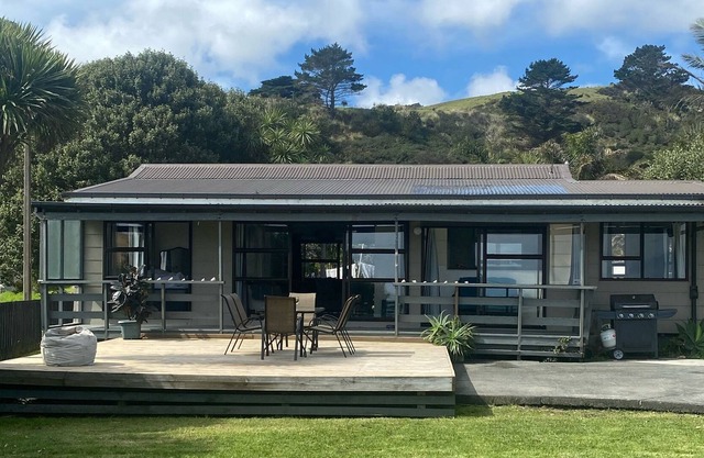 Beach House - Stunning Sunsets directly looking at Hokianga Bar
