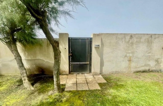 Beach house with direct beach access II