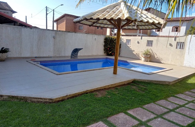 casa de playa con vistas al mar, amplio jardín y zona de barbacoa