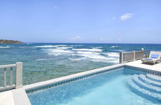 Beach House Younes, Dawn Beach by Personal Villas - Grand Holiday Escape