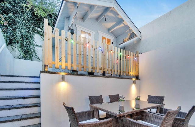 Beach Hut Hideaway By My Getaways