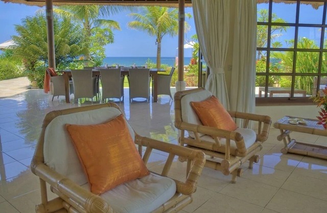 Beachvilla, great cooking incl. Housekeeper(s) private pool large garden.