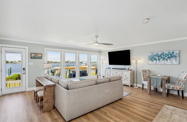 Beach N` Bay Hideaway - Boat Dock!