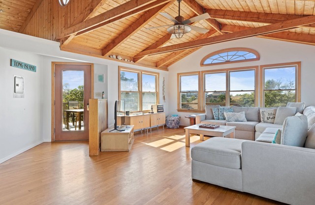 BEACH PARADISE FOR FAMILY OR GROUP GETAWAY