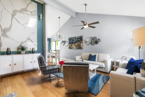 Beach Rd, 300ft to Beach Access & 500ft to Siesta Key Village, 2bdr