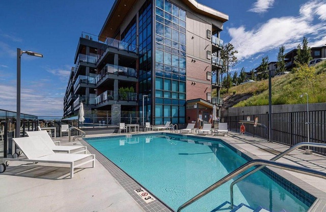 Beach Resort Beauty - Gorgeous 2 Bed 2 Bath -Views, beach, pet friendly.