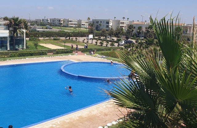 Resort de playa con piscinas y acceso a la playa