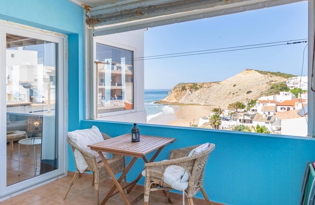 Refugio en la Playa de Burgau