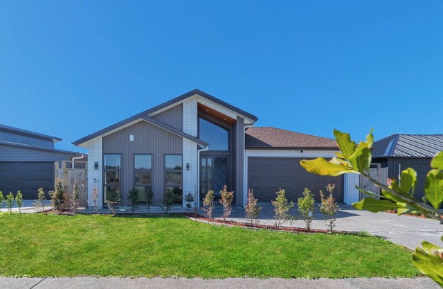Beach Revival - Clarks Beach Holiday Home
