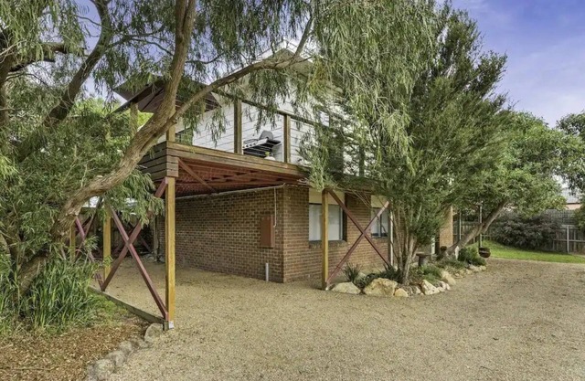 Beach side haven amongst the gum trees
