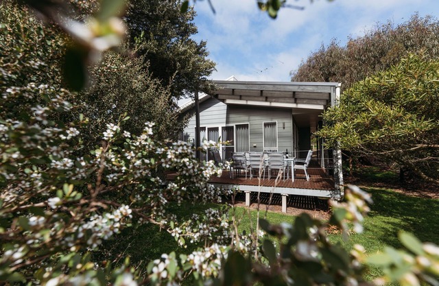 Beach Side Retreat; WiFi, Linen, Pet Friendly and minutes' walk to the beach