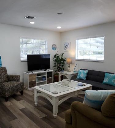 Beach Style lake view home with boat parking & minutes to the best beaches!