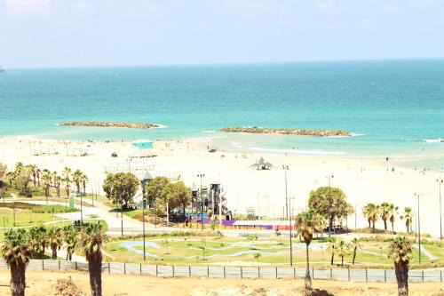 Beach Suite Israel - Indoor Pool, Best View, Gym, Massage Chair, Spa ביץ סוייט ישראל - נוף ים מאלף, בריכה מקורה, כיסא מסאז, חדר כושר וספא