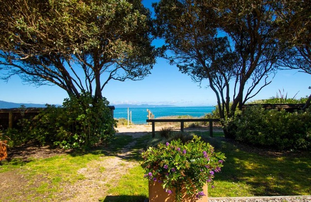 Beach Tata - Golden Bay Bach Tata Beach