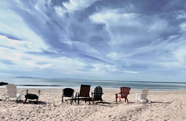 Beach View Cozy Loft 42 Steps to the beach + AC