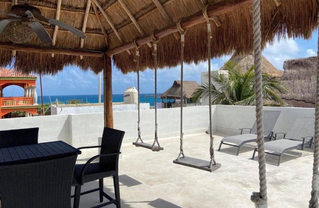 Palapa con Vista a la Playa y Penthouse de 2 Recámaras