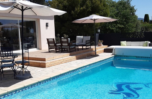 Beach villa between sea and hill, private pool, air conditioning, 4 bedrooms, quiet area