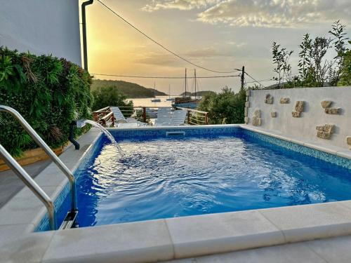 Beach Villa Ema