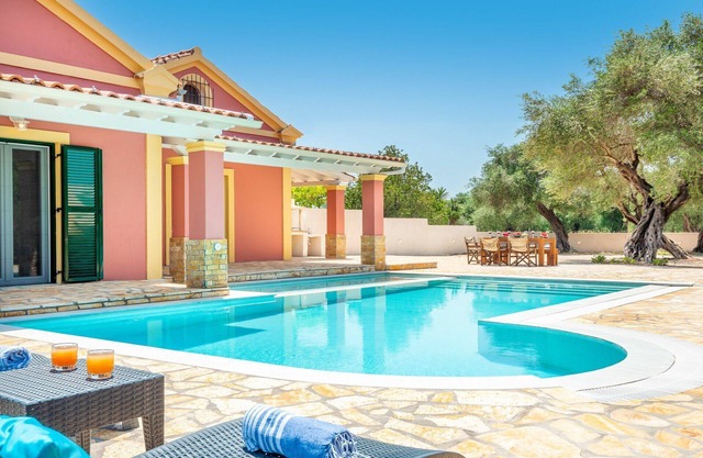 Villa en Acharávi con 3 habitaciones, capacidad 8