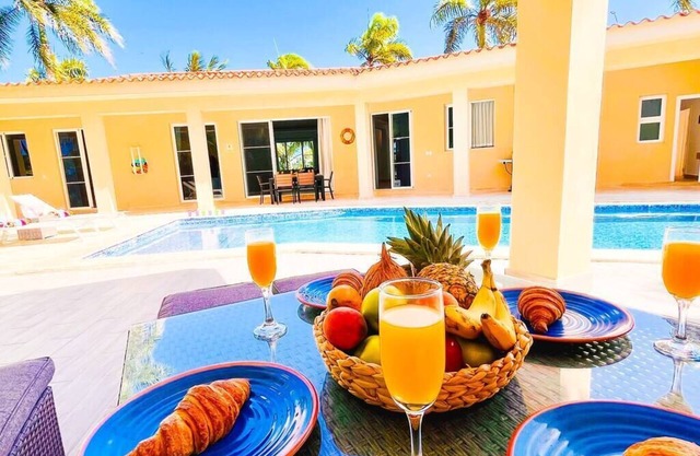 Beach Villa Royal with Jacuzzi, Pool, BBQ and Maid
