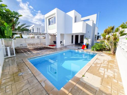 Beach Villa With Private Pool And BBQ 17