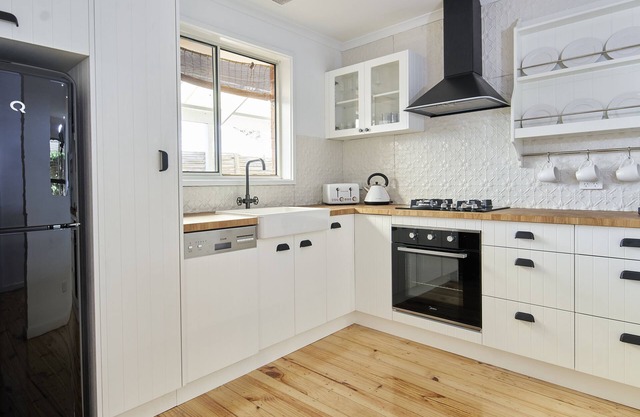 Beach Walk Cottage (Newly Renovated) Pet Friendly