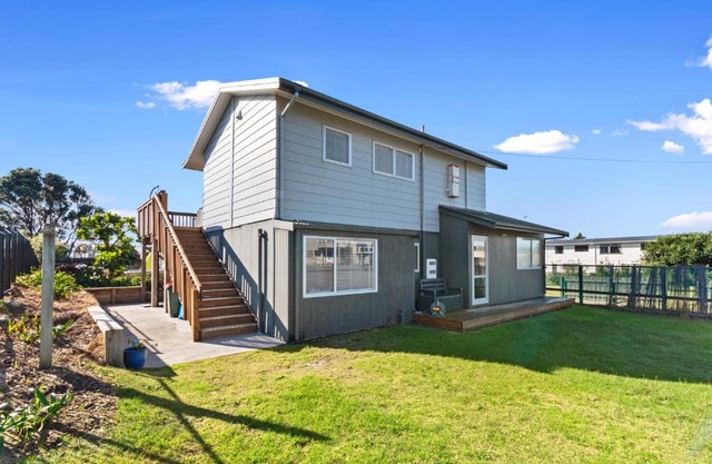 Beachcomber's Paradise - Waihi Beach Holiday Home