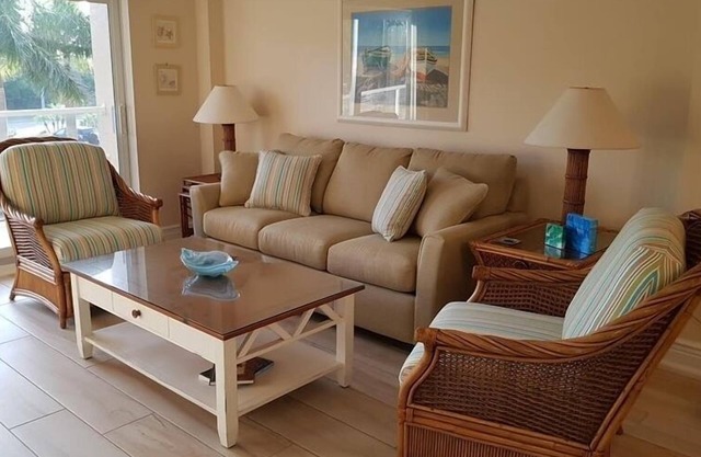 Todo lo que desea de un condominio de lujo en una propiedad frente al mar - Unidad 205