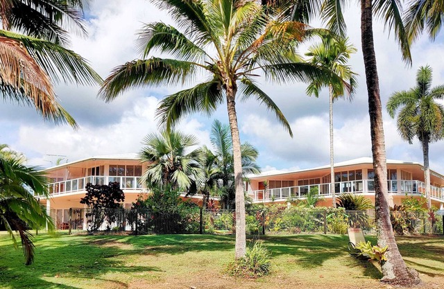 Beaches Apt 2 Beachfront