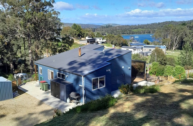 Beaches Bays and Adventures Ten minutes to Port Arthur 3 minutes to White Beach