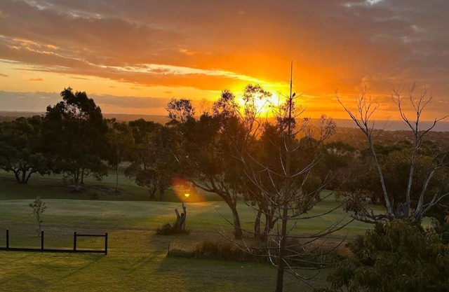 Beaches / Family Getaway / Amazing views / Golf / Wineries / Hot springs.