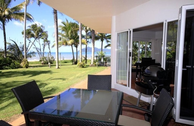 Beaches No 4 - Absolute Beachfront