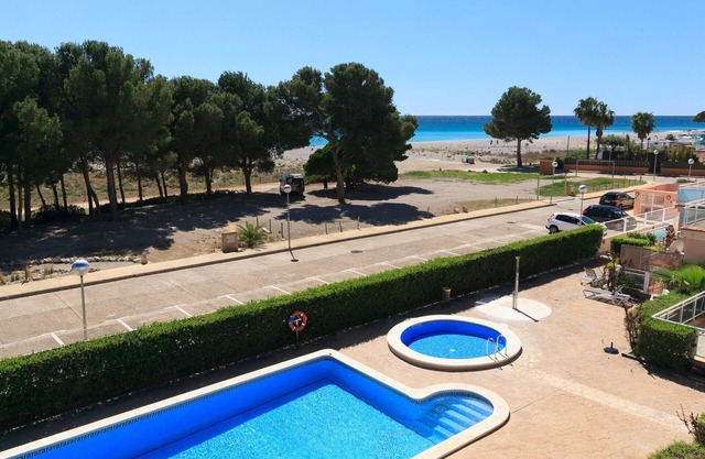 Apartamento familiar frente al mar con piscina · UHC ARCO DEL SOL 165