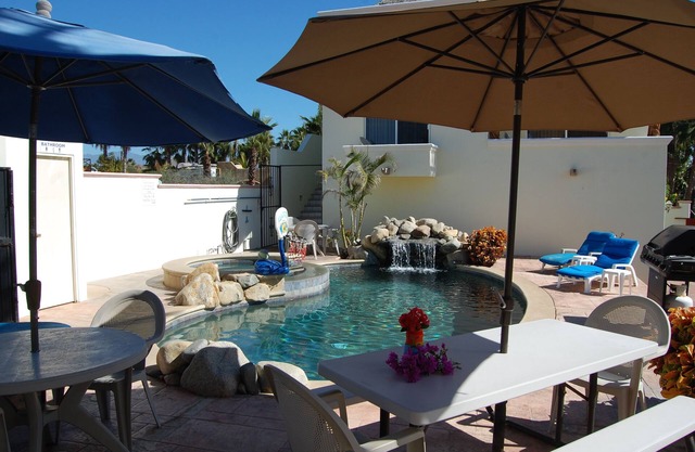 Frente a la playa con piscina y jacuzzi frente al famoso Surf Break