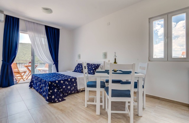 Apartamento frente al mar con 1 dormitorio y vistas al mar