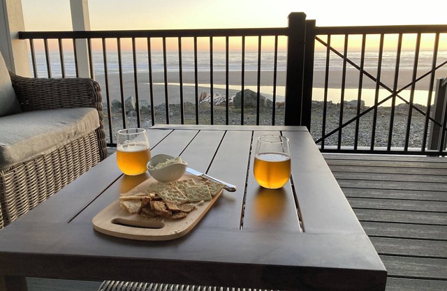 Beachfront, 180 degree views. Beach access. AC, Fireplace. EV Charger, Pet Free.
