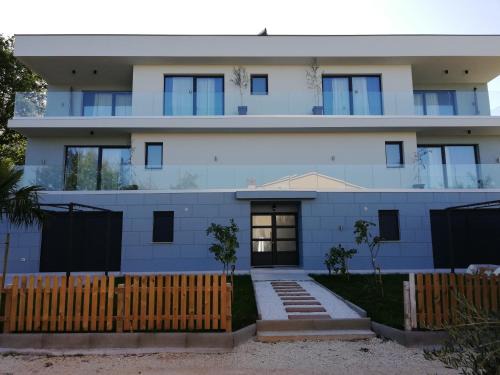 Beachfront - 2 bedrooms - 4 Guests - Barbecue