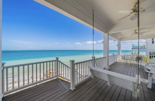 BeachFront 4/3/Amazing Views plus hot tub