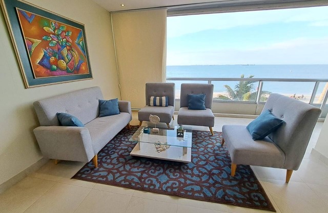 Hermoso departamento frente al mar, cerca de Salinas