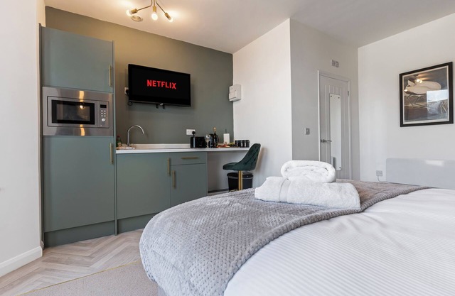 Beachfront Aparthotel, Seaview Apartment with free parking #7