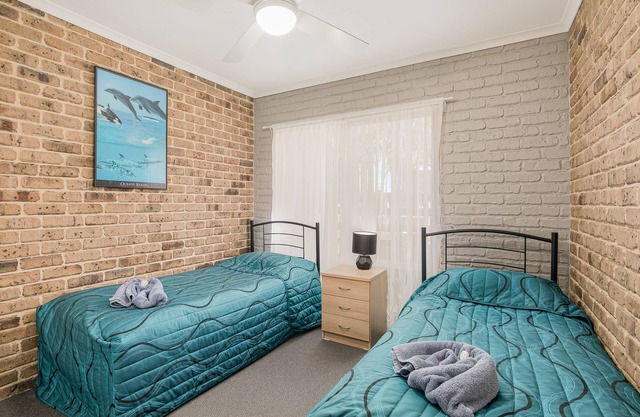 Beachfront Apartments - Downstairs Superior