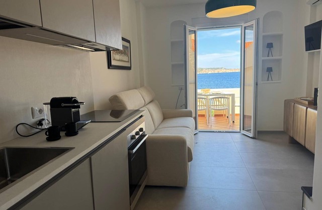 Beachfront apartment #5 with seaview