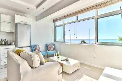 Beachfront Apartment with Wi-Fi!