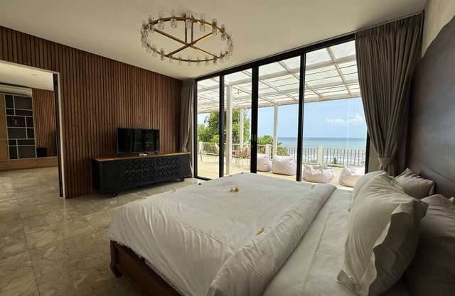 Beachfront Arjuna villa 2 bedrooms