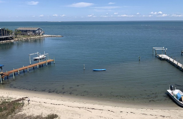 Beachfront Beauty on Northern Pond