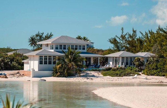 BEACHFRONT! Best Location on Private Lazy River Sand Bar. Always Calm Water!